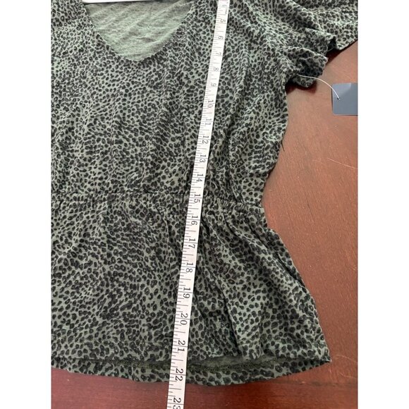 Lucky Brand Green Animal Print V-Neck Peplum Short Sleeved Top Size Medium - Picture 10 of 10